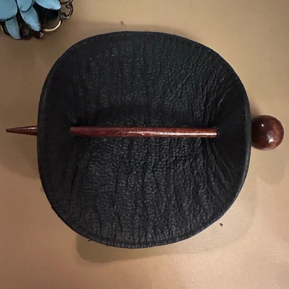 🦋 NWT Leather Hand tooled Hair Accessory - Picture 3 of 6